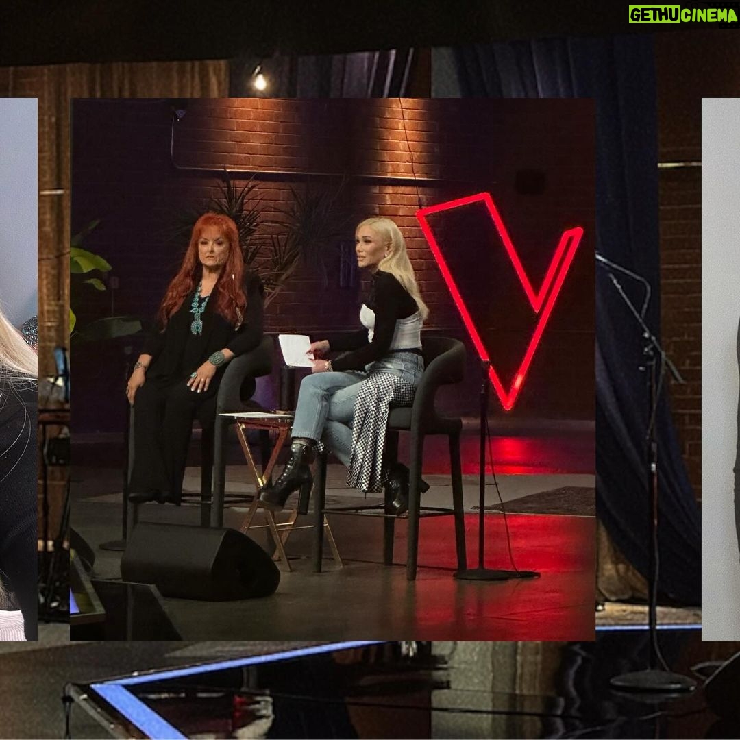 Gwen Stefani Instagram - tune in 2night to see the legend herself @wynonnajudd as our mega mentor !! 🥰🎉 #thevoice #teamgwen