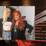 Gwen Stefani Instagram - tune in 2night to see the legend herself @wynonnajudd as our mega mentor !! 🥰🎉 #thevoice #teamgwen