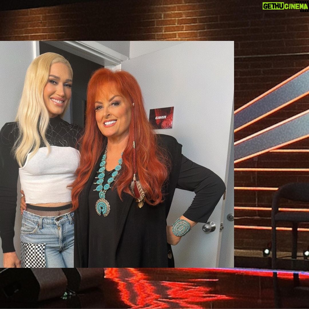 Gwen Stefani Instagram - tune in 2night to see the legend herself @wynonnajudd as our mega mentor !! 🥰🎉 #thevoice #teamgwen