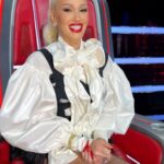 Gwen Stefani Instagram - my girls @chechisarai & @callamusic kill it on 2nights #voicebattles :)