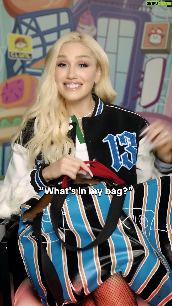 Gwen Stefani Instagram - it’s almost time 🎉 check out what’s in my bag for the big game gx🪻 @NFL @TikTok #TikTokTailgate #NFL