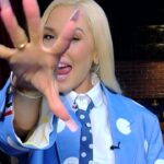 Gwen Stefani Instagram - #teamgwen battles start 2night !! 🩵 let’s hear it 4 @officiallybias @JacquieRoar @thatonecubangirl + @KristenBrownMusic gx