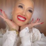 Gwen Stefani Instagram - let the #voicebattles begin:) m/u: @ernestocasillas + @gxvebeauty  hair: @hair_sulon  full Look: @dolcegabbana styled by: @robzangardi + @marielhaenn