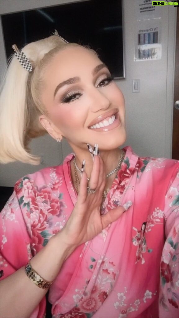 Gwen Stefani Instagram - @gwenstefani looking glamorous in a full face of GXVE on @nbcthevoice tonight ✨🤩 Shop her look on gxvebeauty.com #glamorous #GwenStefani #nbcthevoice #thevoice #teamgwen #GXVEbeauty #makeuptransformation
