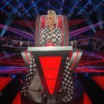 Gwen Stefani Instagram - it’s gxve-ing #teamgwen if u ask me ;) #thevoice m/u: @anthonyhnguyenmakeup + @gxvebeauty hair: @hair_sulon nails: @eriishizu full look: @emiliawickstead styling: @robzangardi + @marielhaenn