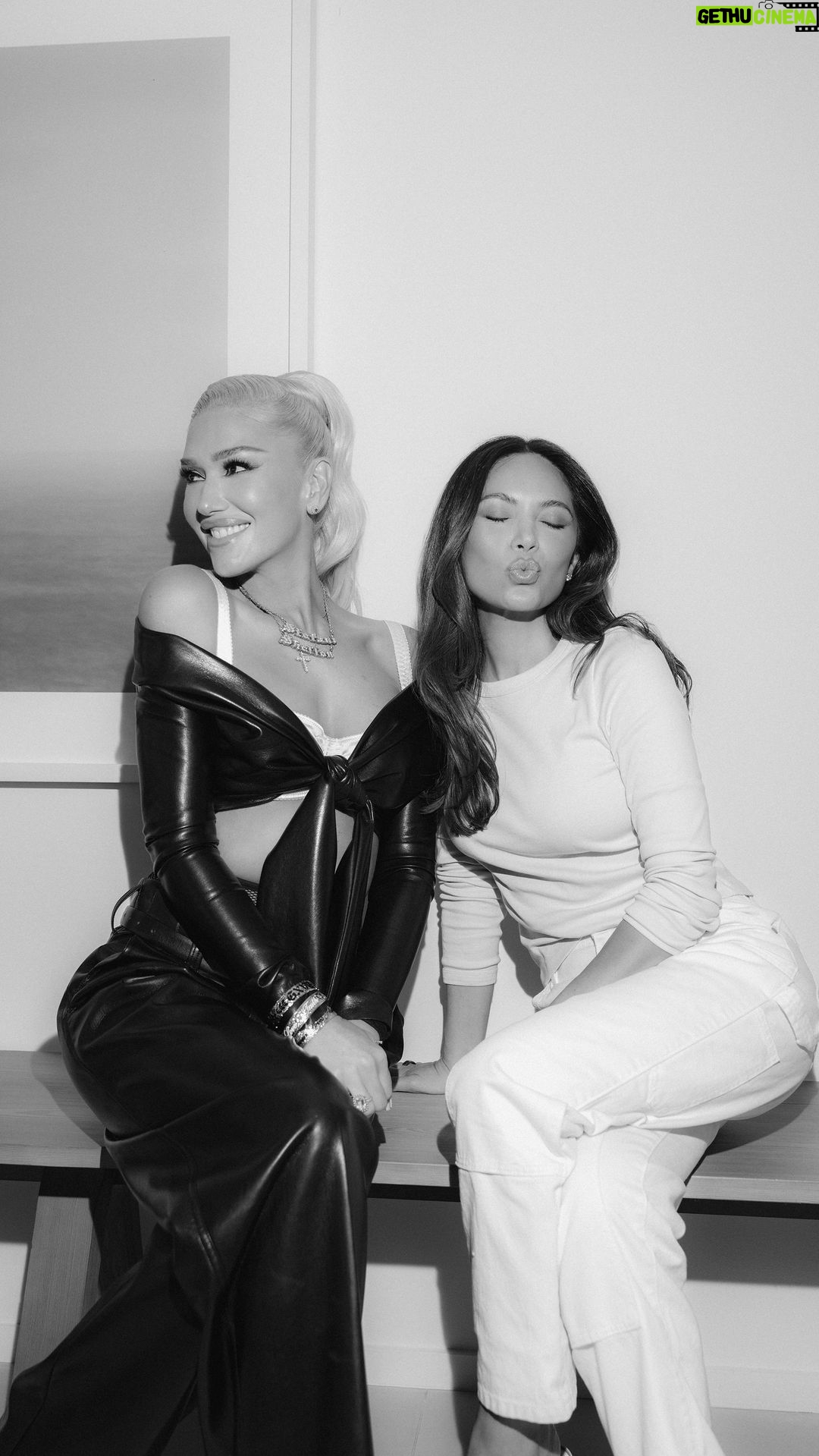 Gwen Stefani Instagram - new episode of Life with Marianna podcast is here ๐๏ธ listen to the full episode on apple podcasts or Spotify @gwenstefani on @lifewithmarianna hosted by @marianna_hewitt Los Angeles, California
