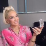 Gwen Stefani Instagram - The moment we’ve all been waiting for... @gwenstefani’s first look on this season of @nbcthevoice 🤩🌟 Head to our stories for the full glam breakdown, you’re welcome 😘 Bubble Pop Electric Lip Gloss in ‘Dolled Up’ & ‘Sweet Tooth’ Pout To Get Real Lip Pencil in ‘Do Whatever’ Feelin’ Cheeky Blush Duo in ‘Ex-Girlfriend’ Pick It Up Contour & Bronzer Duo in ‘Toastin’ Check My Glow Highlighter in ‘Platinum Cowgirl’ Eye See In Color palette in ‘Danger Zone’ Line It Up in ‘Spiderwebs’ Can’t Stop Staring Mascara + falsies @anthonyhnguyenmakeup also used: @kvdbeauty Good Apple Serum Foundation in Medium 027 @kvdbeauty Good Apple Concealer in Light 119 @kvdbeauty ModCon Liquid-Gel-Contour in Light Warm @kvdbeauty Lock-It Finishing Powder in Light Medium @kvdbeauty Dazzle Long-Wear Eyeshadow Stick in ‘Hail Surge’ #GwenStefani #nbcthevoice #teamgwen #glambreakdown #getthelook #makeuptransformation #transformation