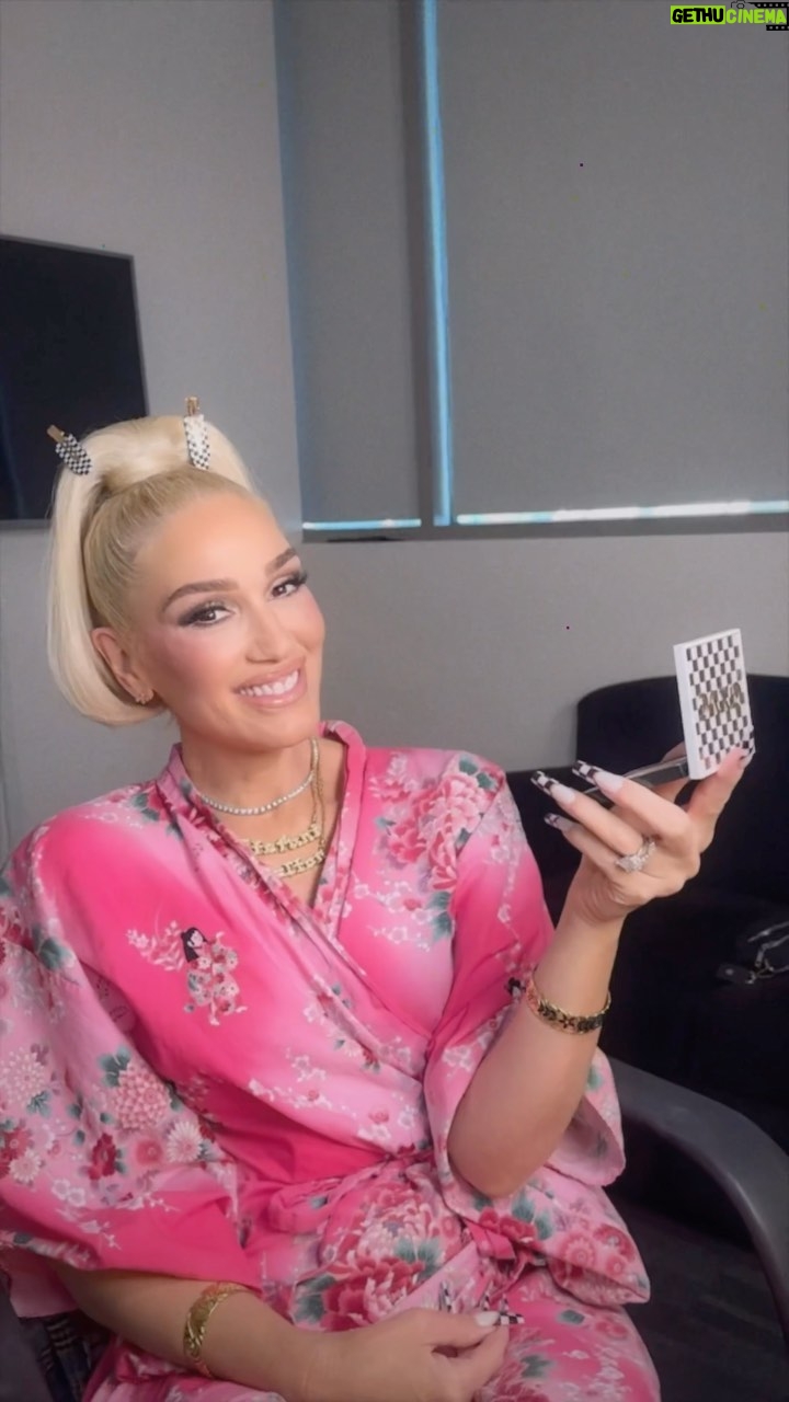 Gwen Stefani Instagram - The moment we’ve all been waiting for... @gwenstefani’s first look on this season of @nbcthevoice 🤩🌟 Head to our stories for the full glam breakdown, you’re welcome 😘 Bubble Pop Electric Lip Gloss in ‘Dolled Up’ & ‘Sweet Tooth’ Pout To Get Real Lip Pencil in ‘Do Whatever’ Feelin’ Cheeky Blush Duo in ‘Ex-Girlfriend’ Pick It Up Contour & Bronzer Duo in ‘Toastin’ Check My Glow Highlighter in ‘Platinum Cowgirl’ Eye See In Color palette in ‘Danger Zone’ Line It Up in ‘Spiderwebs’ Can’t Stop Staring Mascara + falsies @anthonyhnguyenmakeup also used: @kvdbeauty Good Apple Serum Foundation in Medium 027 @kvdbeauty Good Apple Concealer in Light 119 @kvdbeauty ModCon Liquid-Gel-Contour in Light Warm @kvdbeauty Lock-It Finishing Powder in Light Medium @kvdbeauty Dazzle Long-Wear Eyeshadow Stick in ‘Hail Surge’ #GwenStefani #nbcthevoice #teamgwen #glambreakdown #getthelook #makeuptransformation #transformation