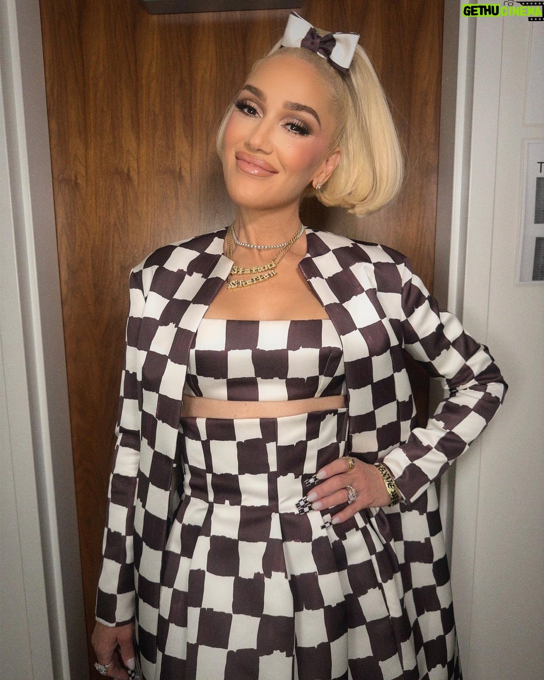 Gwen Stefani Instagram - Can't stop obsessing over @gwenstefani's glam on @nbcthevoice? Recreate the look using your #GXVEbeauty favs, paired with the best from @kvdbeauty 👀💋 Get the Look: Bubble Pop Electric Lip Gloss in ‘Dolled Up’ & ‘Sweet Tooth’ Pout To Get Real Lip Pencil in ‘Do Whatever’ Feelin’ Cheeky Blush Duo in ‘Ex-Girlfriend’ Pick It Up Contour & Bronzer Duo in ‘Toastin’ Check My Glow Highlighter in ‘Platinum Cowgirl’ Eye See In Color palette in ‘Danger Zone’ Line It Up in ‘Spiderwebs’ Can’t Stop Staring Mascara + falsies @anthonyhnguyenmakeup also used: @kvdbeauty Good Apple Serum Foundation in Medium 027 @kvdbeauty Good Apple Concealer in Light 119 @kvdbeauty ModCon Liquid-Gel-Contour in Light Warm @kvdbeauty Lock-It Finishing Powder in Light Medium @kvdbeauty Dazzle Long-Wear Eyeshadow Stick in ‘Hail Surge’ #GwenStefani #glambreakdown #nbcthevoice #thevoicepremiere #makeuptutorial #makeuptransformation #getthelook