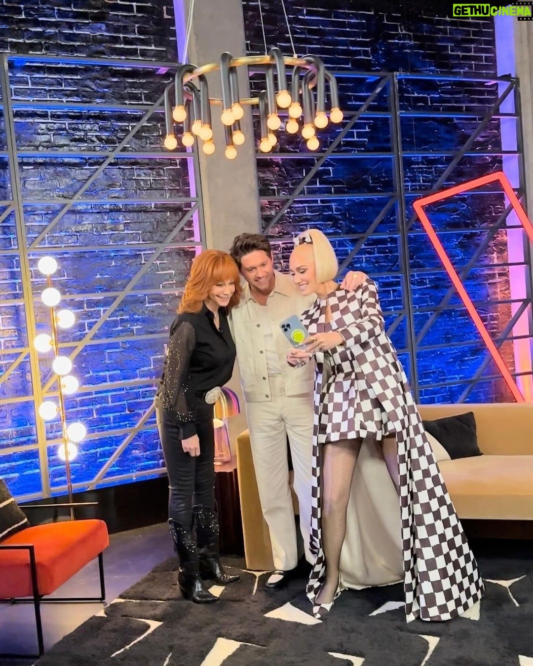 Gwen Stefani Instagram - We’re having #toomuchfun on @nbcthevoice! What a crew!