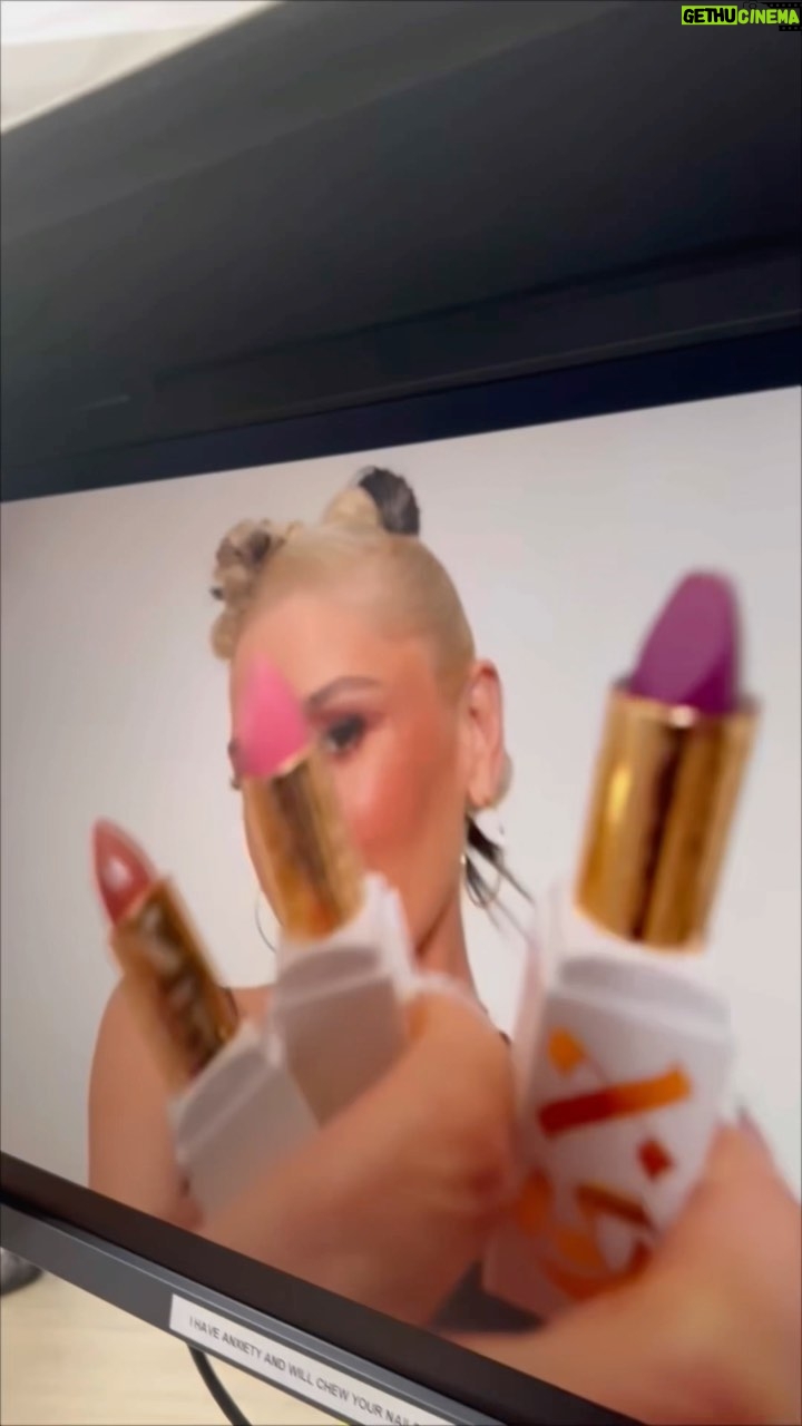 Gwen Stefani Instagram - first new blushes, now lip plumpers ?! ❤️🔥 gx