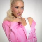 Gwen Stefani Instagram - 💖💖 m/u: @gxvebeauty hair: @hair_sulon