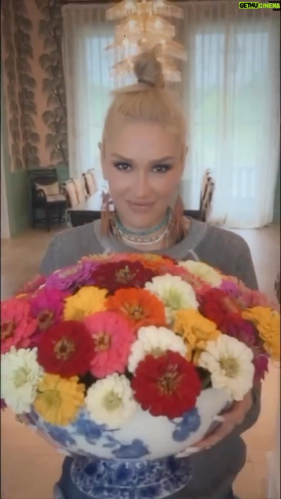 Gwen Stefani Instagram - oklahoma summers 💐