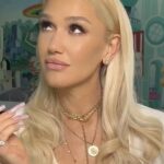 Gwen Stefani Instagram - Get the perfect nose contour every time with Pick It Up 🤎🌟 To define, use the cream contour along the sides and tip of your nose, blending upwards to your brow to blend. Then, follow up with the powder bronzer to soften and blend for a natural finish. Shop Pick It Up now in 5 unique shades @sephora #sephoraatkohls and on gxvebeauty.com #creamcontour #powderbronzer #contourbronzerduo #nosecontour