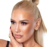 Gwen Stefani Instagram - Ready to get SCULPTED, SUNKISSED & GLOWING? ✨ Introducing two new additions to the GXVE lineup: ⚡ CHECK MY GLOW Multi-Dimensional Illuminating Highlighter — A weightless, creamy highlighter that blends in seamlessly for a filtered, multidimensional glow that lasts.​ Available in 3 shades. 💫 PICK IT UP Cream Contour & Powder Bronzer Duo — A blendable cream contour and powder bronzer duo in 5 shades that instantly sculpts, lifts, and adds natural warmth to all skin tones.​ Here @gwenstefani rocks Pick It Up in Toastin' and Check My Glow in Platinum Cowgirl. Head to our stories to get to know your new summer staples. Launching: 5/16 - Sephora Rouge Member early access 5/17 - sephora.com + gxvebeauty.com 6/1 - in store @sephora #gxvebeauty #gwenstefani #cleanatsephora #contour #bronzer #highlighter #glowymakeup