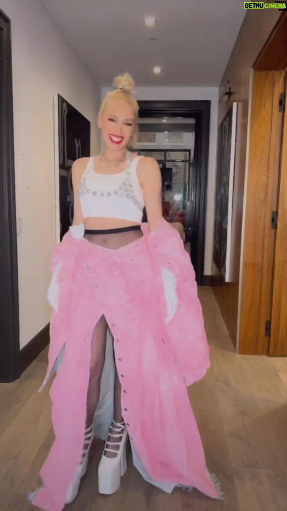 Gwen Stefani Instagram - ur guesses are good :) i guess u’ll have to wait and seeeee :) gx wearing: @marcjacobs styled by: @robzangardi