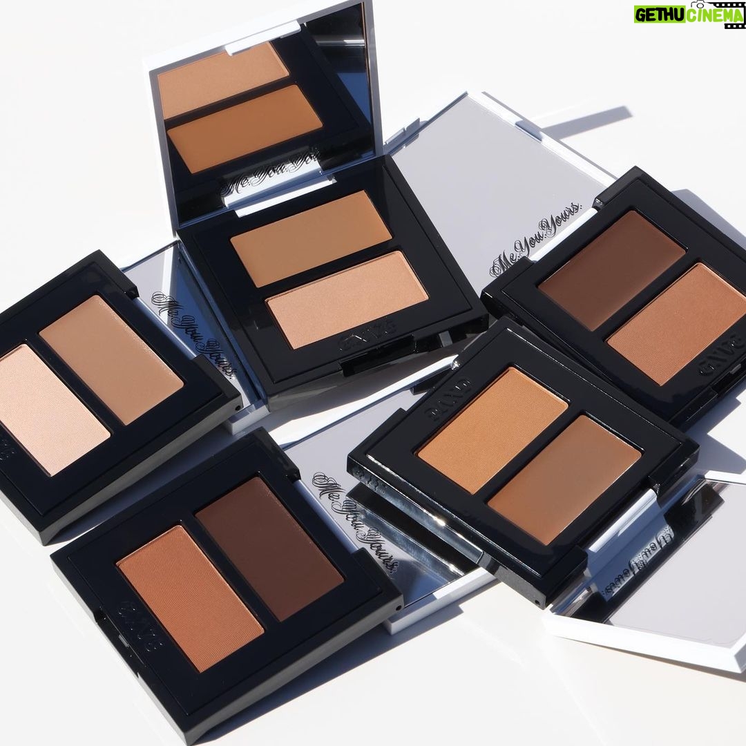 Gwen Stefani Instagram - Ready to get SCULPTED, SUNKISSED & GLOWING? β¨ Introducing two new additions to the GXVE lineup: β‘ CHECK MY GLOW Multi-Dimensional Illuminating Highlighter β A weightless, creamy highlighter that blends in seamlessly for a filtered, multidimensional glow that lasts.β Available in 3 shades. π« PICK IT UP Cream Contour & Powder Bronzer Duo β A blendable cream contour and powder bronzer duo in 5 shades that instantly sculpts, lifts, and adds natural warmth to all skin tones.β Here @gwenstefani rocks Pick It Up in Toastin' and Check My Glow in Platinum Cowgirl. Head to our stories to get to know your new summer staples. Launching: 5/16 - Sephora Rouge Member early access 5/17 - sephora.com + gxvebeauty.com 6/1 - in store @sephora #gxvebeauty #gwenstefani #cleanatsephora #contour #bronzer #highlighter #glowymakeup