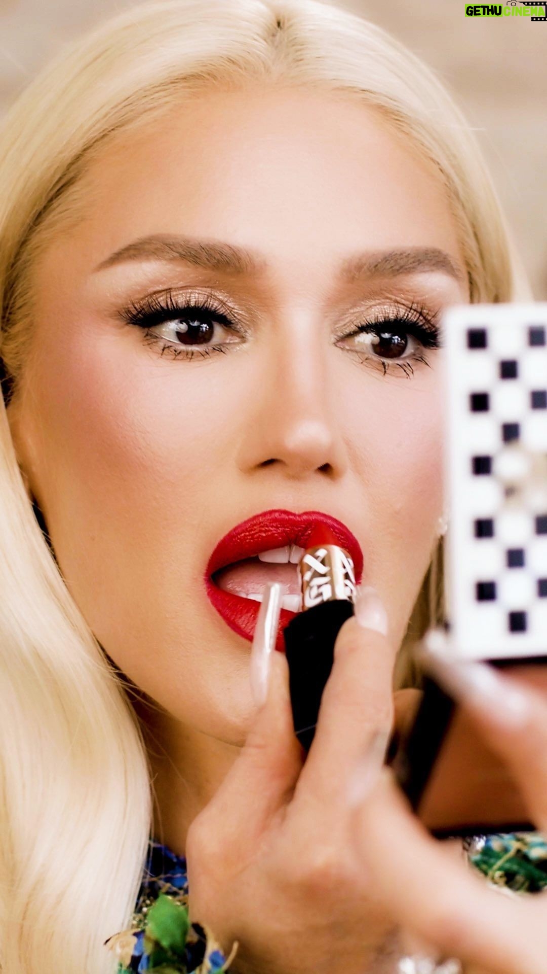 Gwen Stefani Instagram - Santa approved + @Sephora loved! π
β¨ Santaβs favorite stop for last-minute magic !! discover @gxvebeauty enchanting holiday picks at Sephora for those perfect eleventh-hour gifts ππ