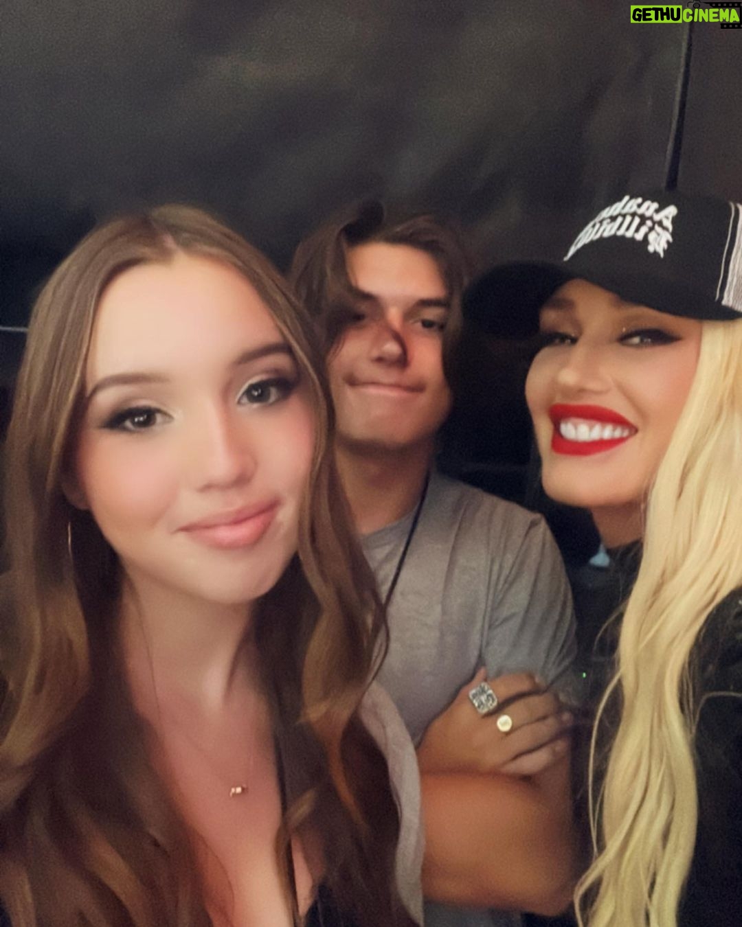 Gwen Stefani Instagram - Happy 17th birthday to our @lolamakeuptutorials @_lolaalbert_ we love u muffin love b&g