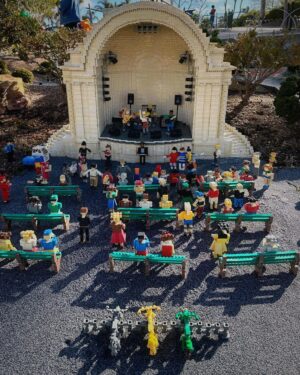 Gwen Stefani Instagram - gosh this lego band reminds me of something i just can’t put my finger on it 🧐🧐 gx