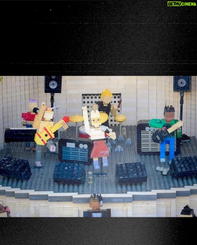 Gwen Stefani Instagram - gosh this lego band reminds me of something i just can’t put my finger on it 🧐🧐 gx LEGOLAND California