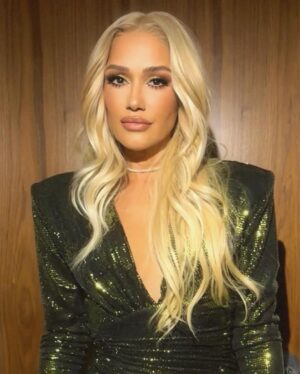 Gwen Stefani Instagram - 2nights look 🤍

m/u: @anthonyhnguyenmakeup + @gxvebeauty 
hair: @hair_sulon 
styled by: @robzangardi + @marielhaenn 
nails: @eriishizu
