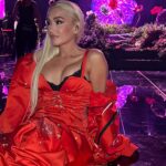 Gwen Stefani Instagram - 🩷 💐 @nbcthevoice