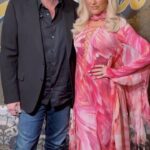 Gwen Stefani Instagram - watch me + @blakeshelton ✨TONIGHT✨ on @jimmykimmellive @ 11:35 EST on ABC !! 🤍🪻 #kimmel m/u: @anthonyhnguyenmakeup + @gxvebeauty hair: @samiknighthair look: @roberto_cavalli styled by: @robzangardi + @marielhaenn nails: @eriishizu