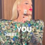 Gwen Stefani Instagram - Have yourself a merry little GXVEmas with this holiday look from @gxvebeauty founder @gwenstefani.