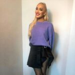 Gwen Stefani Instagram - WOW 🤩 thank u so much 4 another year of listening 💜 i have a feeling 2024 will be blooming :) gx