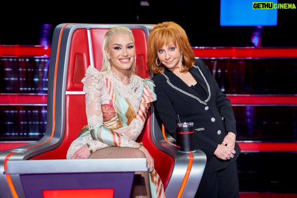 Gwen Stefani Instagram - it’s #teamgwen + #teamreba night over here at #thevoice tn! trust when i say u won’t want 2 miss these performances !!