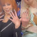 Gwen Stefani Instagram - 💅🏻💅🏻 twinning with my girl @reba :)