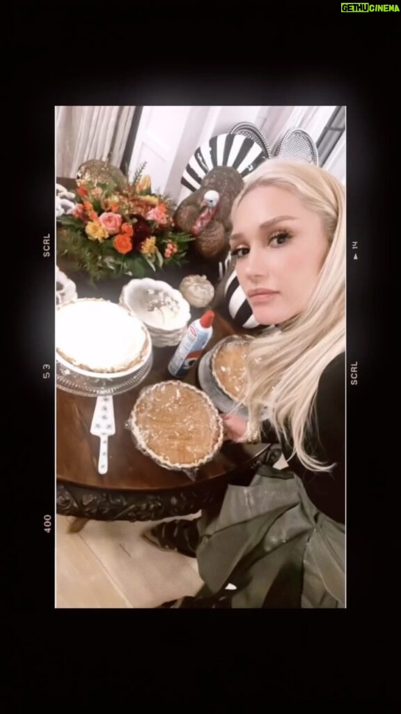 Gwen Stefani Instagram - Thanksgiving part 2:) from our family 2 yours, happy Thanksgiving !! 🍁🤎 gx