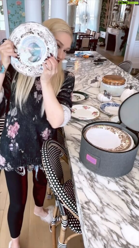 Gwen Stefani Instagram - Thanksgiving day prep part 1 🤎🍽🦃 gx