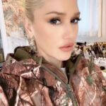 Gwen Stefani Instagram - it’s a good morning with @gxvebeauty 😘💋 gx