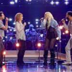 Gwen Stefani Instagram - takin’ it easy w my fellow #thevoice fam :) gx