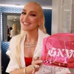 Gwen Stefani Instagram - thank u SO much @todayshow + @hodaandjenna + @zannarassi :) we talked all of my favorite things ✨music + @gxvebeauty !! head to my link in bio + to see my essentials + use the code TODAY at checkout for special pricing :) 🎁 gx