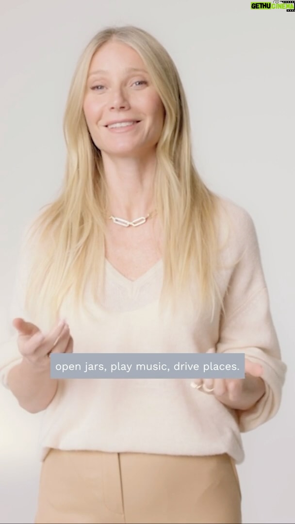 Gwyneth Paltrow Instagram - After a day of typing, texting, chopping, I experience soreness in my hands (anyone else?). So, I’ve started to use @CopperFit’s compression gloves, they are my secret to staying supported while soothing those little discomforts. Shop now at the link in their bio.