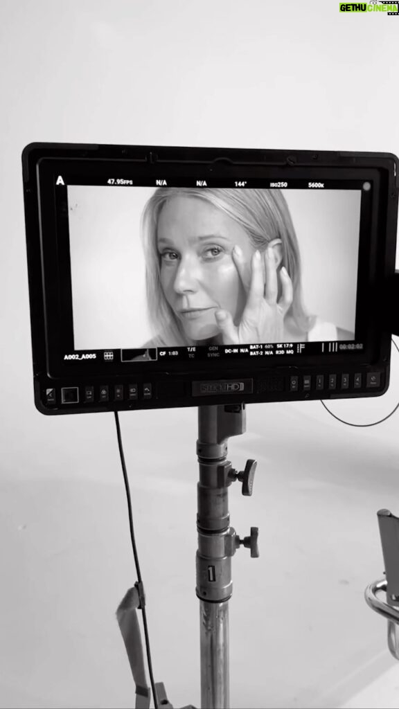 Gwyneth Paltrow Instagram - I’m a firm believer that if your skin looks great, you really don’t need much makeup. I find this to be especially true with our eyes. We wanted to create an eye cream that could make us look noticeably fresher and more awake right away. Our new Vita-C Brightening Eye Cream is just incredible. It brightens, smooths the look of wrinkles, depuffs, color-corrects, and blurs instantly. The results are hard to believe—I got a subscription as soon as they were available. Link in bio to shop our brand-new eye cream.