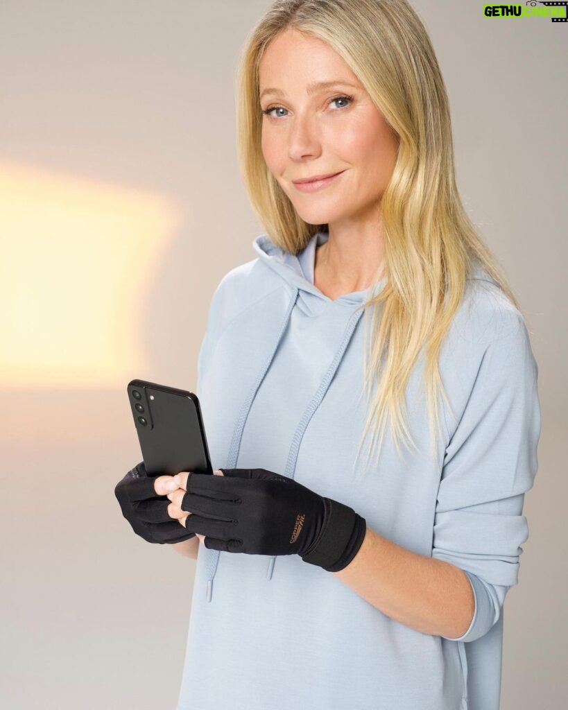 Gwyneth Paltrow Instagram - Is it just me or does anyone else experience soreness from typing and texting all day long? These @CopperFit fingerless compression gloves have been life-changing—they provide support, relief and recovery from sore muscles or painful joint stiffness in your wrists, palms, and fingers. Head over to @copperfit to shop them.