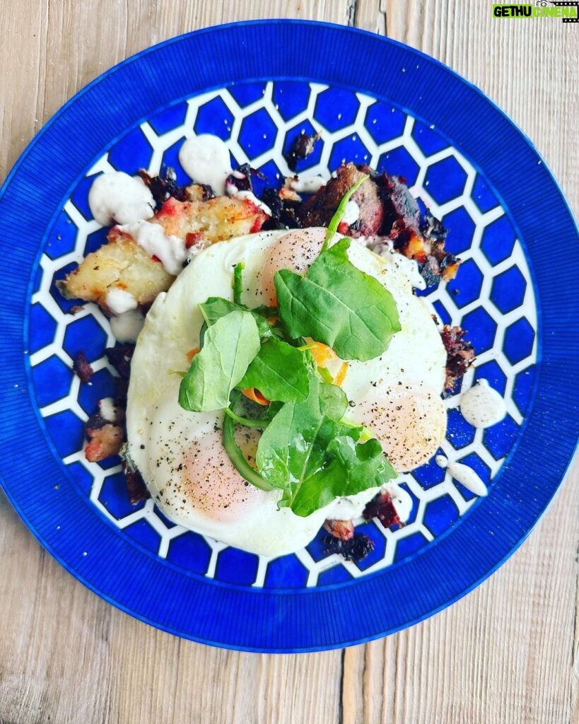 Gwyneth Paltrow Instagram - Vegetarian Red Velvet Hash with horseradish cream recipe @sqirlla @nytcooking