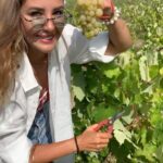 Hümeyra Aydoğdu Instagram - Bozcaada’da en sevdiğim zaman ♥️ Bağbozumu zamanı 🍇 #bağbozumu #winery #wine #bozcaada #summer