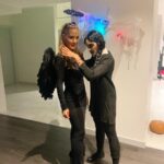 Hümeyra Aydoğdu Instagram - 🪄 Halloween da Kara Melek de olsan o balkabağı çorbası pişecek 🎃 #halloween #blackangels #party #turkey #izmir İzmir, Turkey