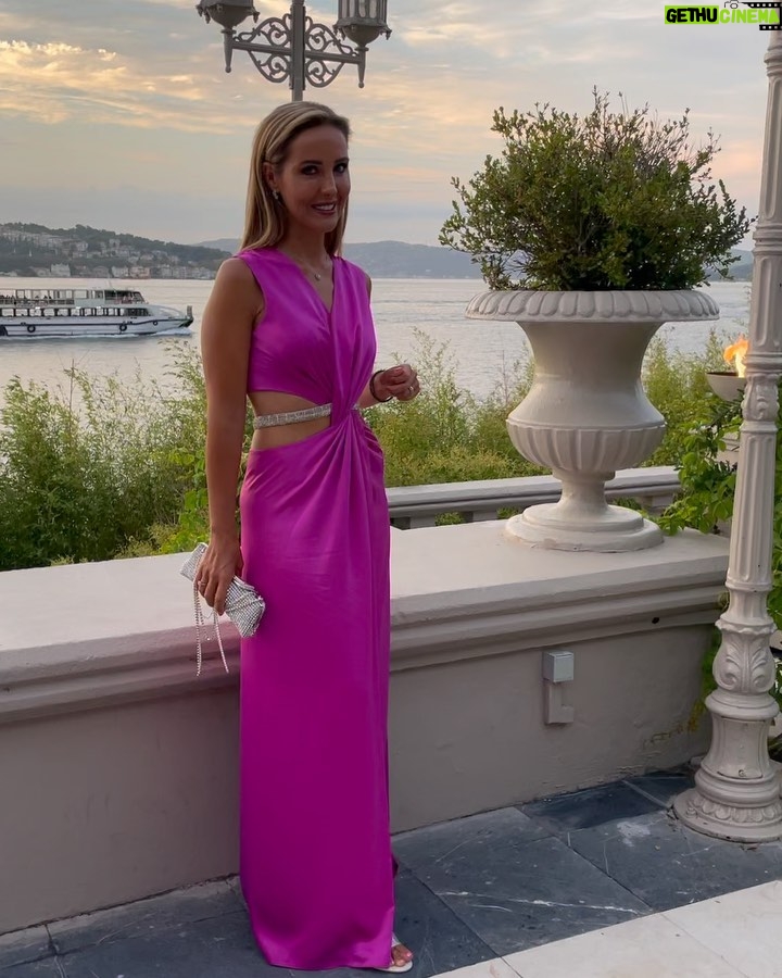 Hümeyra Aydoğdu - 875 Likes - 💖🥂 #ipekşahe ✨
#istanbul #wedding