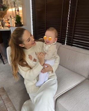 Hümeyra Aydoğdu Instagram - Bir gülüşü var 😍😍 Dünyalara bedel 🧿