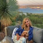 Hümeyra Aydoğdu Instagram - 🐶 Kukiyle geçen haftasonu 🐶♥️ #toypoodle #love #çeşme #weekendvibes Cesme