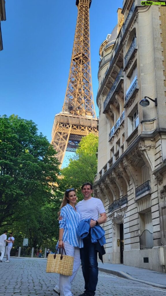 Hümeyra Aydoğdu Instagram - A weekend in Paris ❤️🪽 #paris #withlove Paris, France