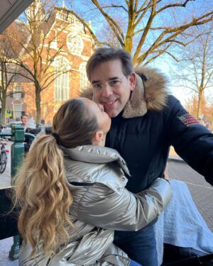 Hümeyra Aydoğdu Instagram - 5. Yıl ❤️ Hayatımın neşe kaynağı canım Kocam 🙏🏽🧿
18.12.18 - Son Foto sürprizli 🐥❤️

#düsseldorfer #love #happyanniversary #mylittleleo
