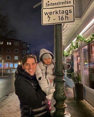 Hümeyra Aydoğdu Instagram - 5. Yıl ❤️ Hayatımın neşe kaynağı canım Kocam 🙏🏽🧿
18.12.18 - Son Foto sürprizli 🐥❤️

#düsseldorfer #love #happyanniversary #mylittleleo