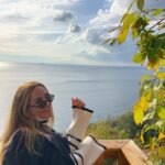 Hümeyra Aydoğdu Instagram - Sevgili Aralık öperim yanaklarından 😘 Neşeyi eksiltme hayatımızdan 😁 1 aralık 2022 #december #istanbul #büyükada Eskibağ Teras Restaurant Büyükada